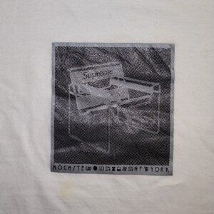Supreme Chair Tee Shirt Mens Size MED White Black MCM SS18 RARE 20x27"